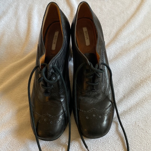 Geox respirara ‘brogue-type’ women’s.‎ Good shape but have been worn. - Picture 1 of 6